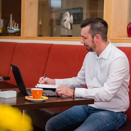 Am Fischerhafen Ditzum